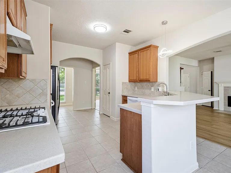 6165 Darlington Ct — Photo 12