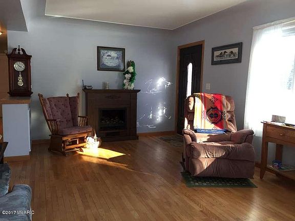 3rd image of 6326 W Russel St