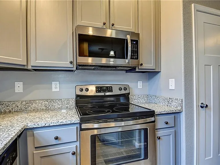 624 Foster Ln — Photo 12