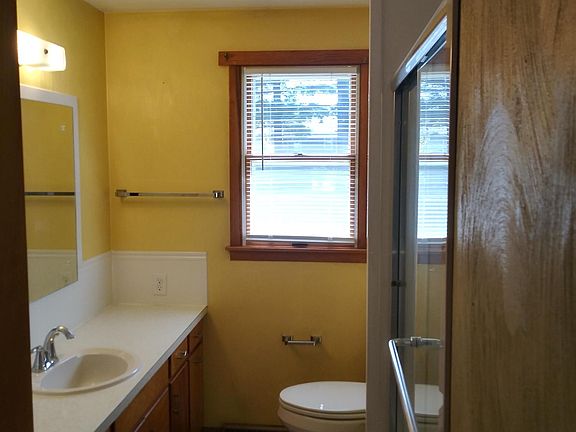 5th image of 1600 Plum Pl
