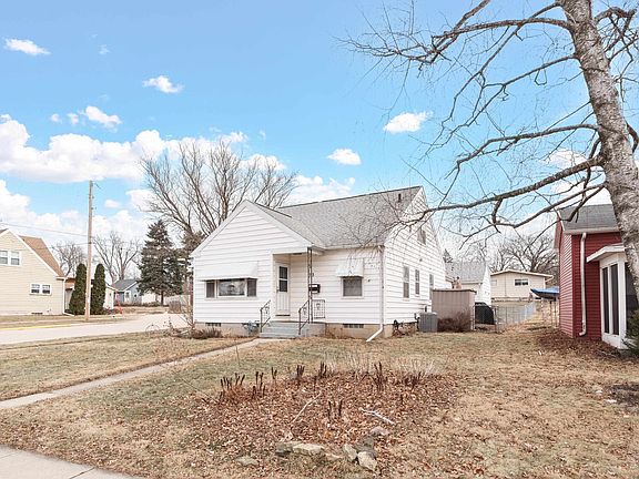 2nd image of 713 Blaine St
