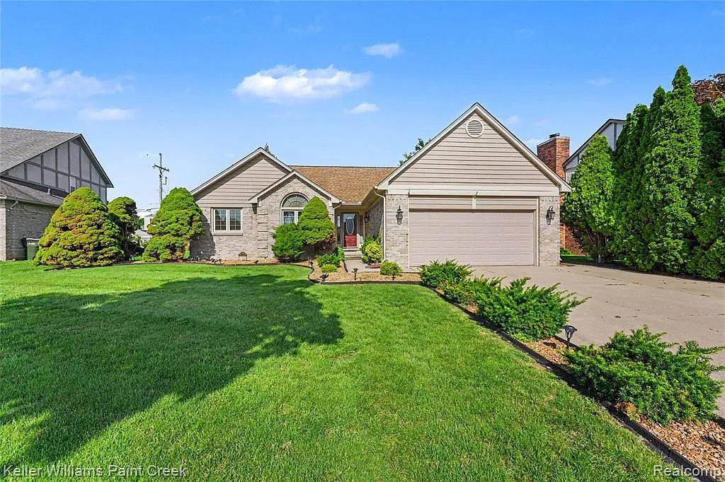 3 bed, 2.5 bath, 3400 sqft, $3,000 — Photo 3