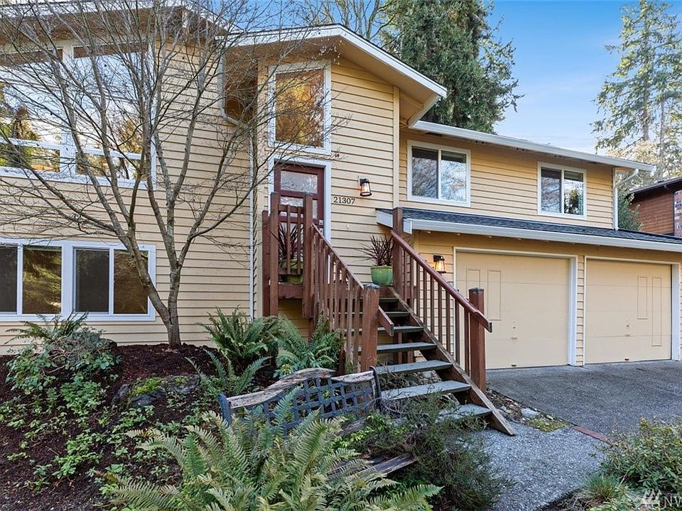 Welcome to this quiet and serene Edmonds home!