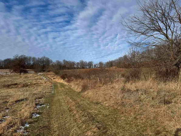 S4903 Prairieview Dr, Reedsburg, WI 53959