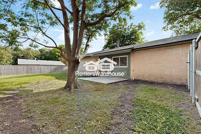 1004 Whitehall Dr — Photo 43