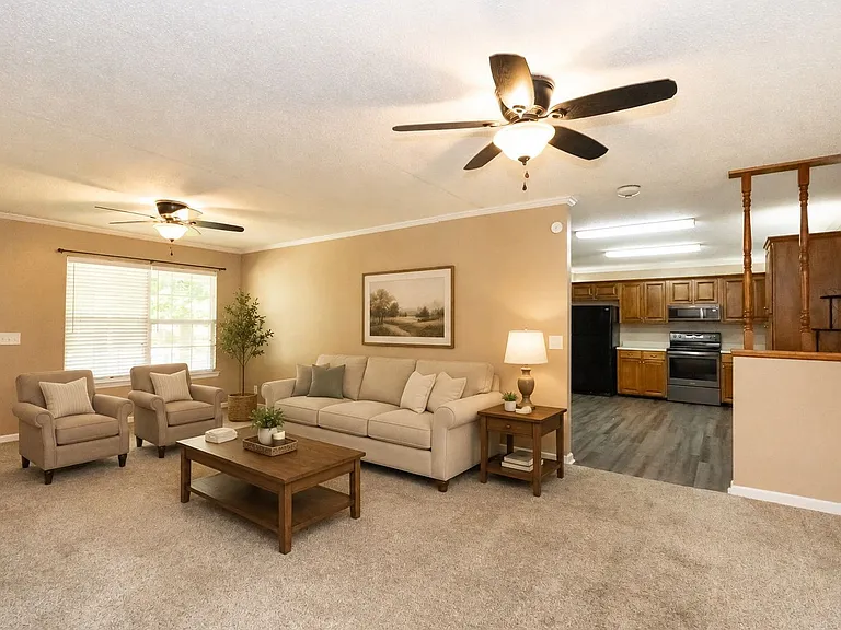 8260 Oxford Dr — Photo 2