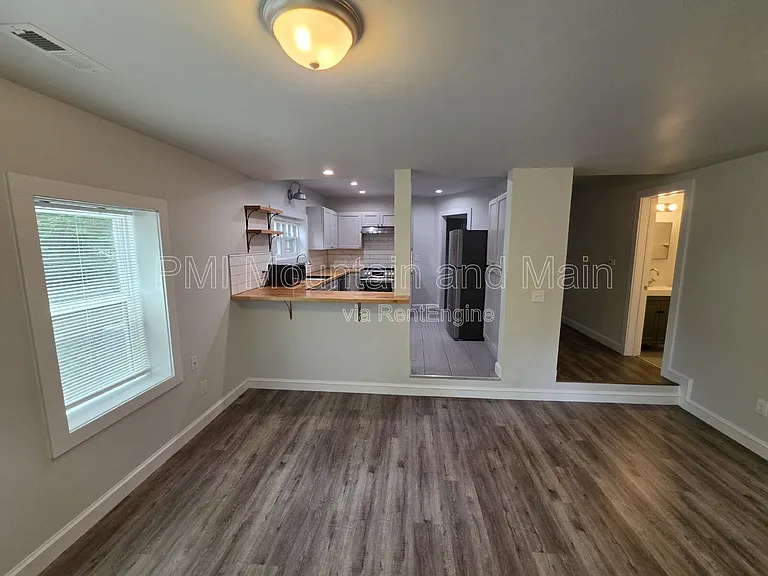 617 Brookshire St #B — Photo 9