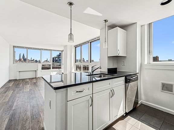 3rd image of 229 Chrystie St #915A