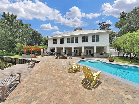 3rd image of 411 Lake Asbury Dr