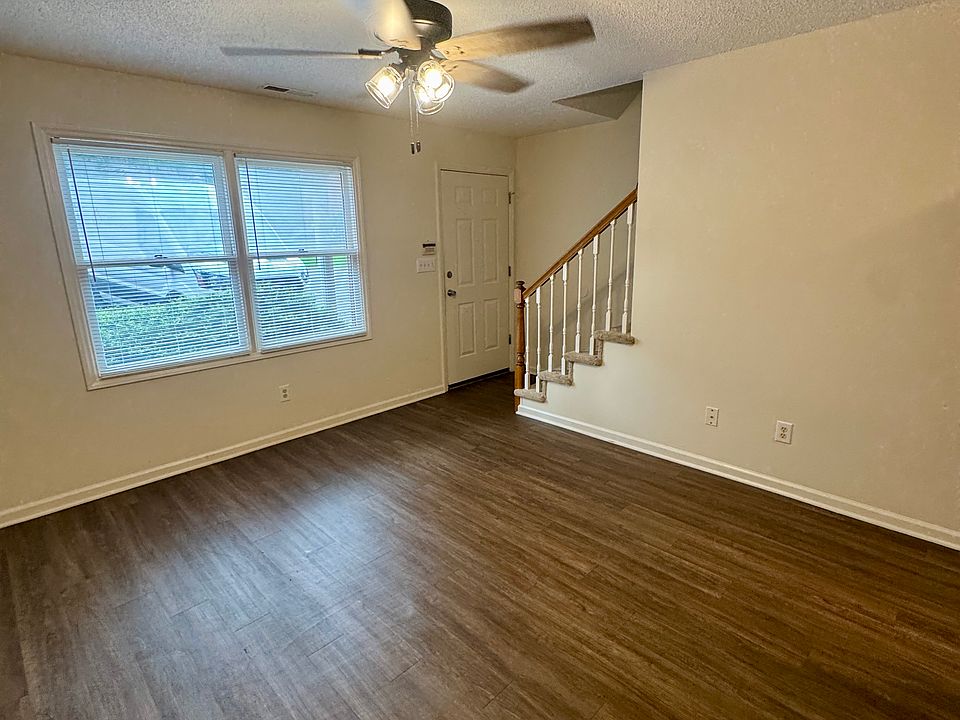 1st image of 102 Larkyn Dr #102