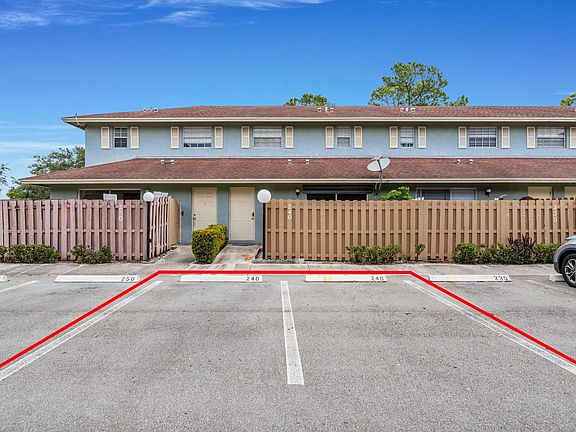 2nd image of 240 Cypress Way W