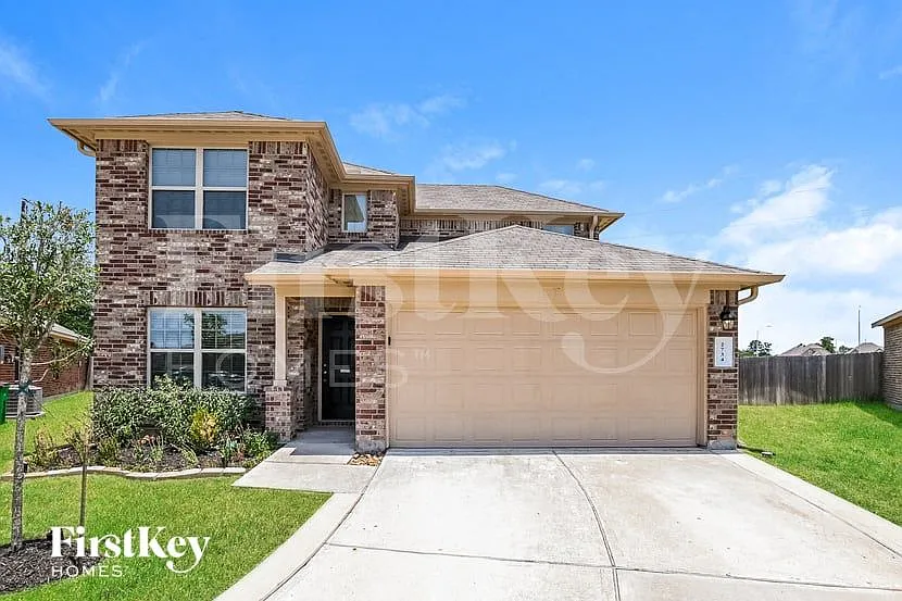 5 bed, 2.5 bath, 2792 sqft, $2,375 — Photo 1