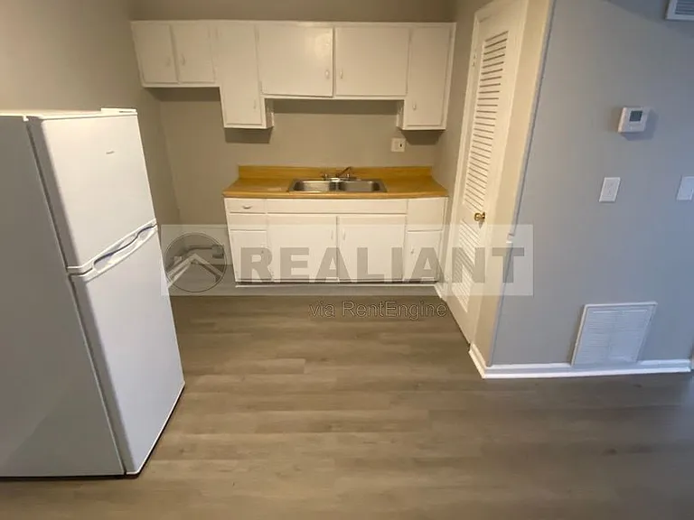 1708 Jennifer Road — Photo 11