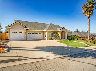 558 Fair Hill Dr, Redding, CA 96003