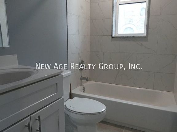 5th image of 4028 Aspen St #2