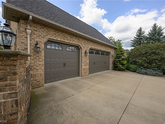 3rd image of 827 Mesa Verde Dr