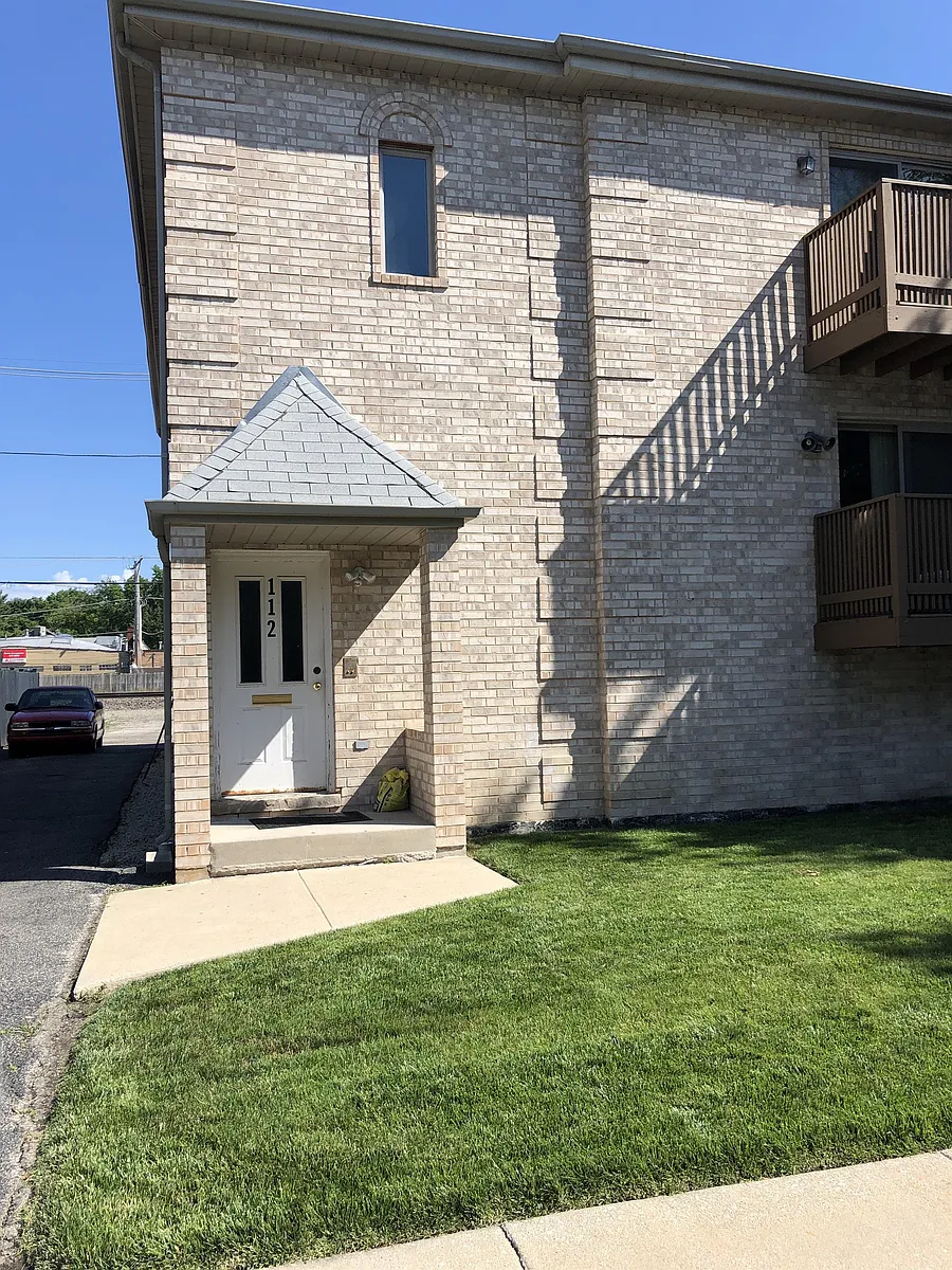 Building Photo - 112 E Quincy St #2