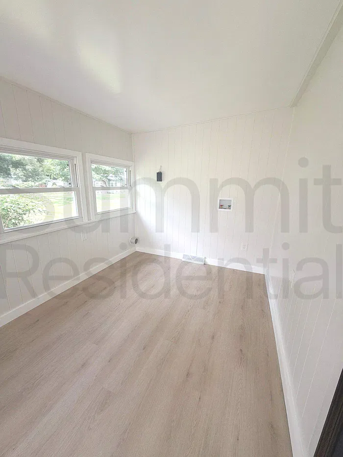 3 bed, 1.5 bath, 1220 sqft, $1,325 — Photo 3