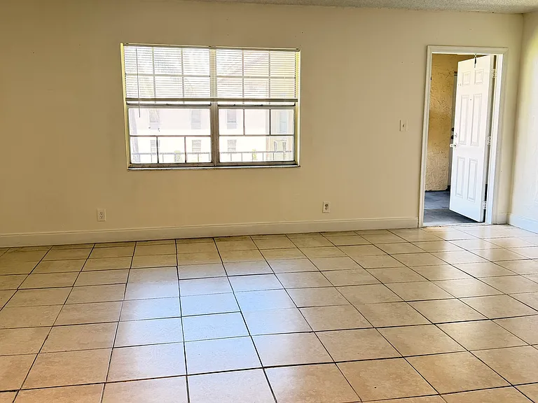 640 SW 9th Ct #11 — Photo 14