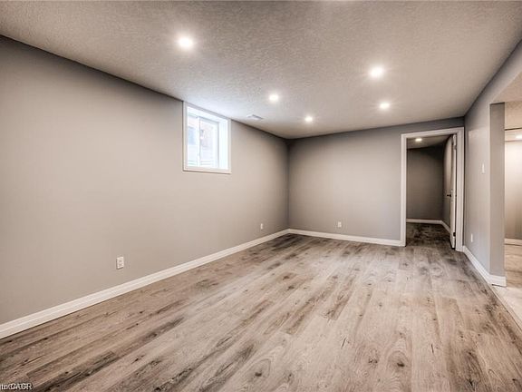 4th image of 33 Ruskview Rd