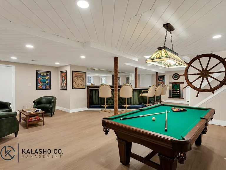 915 James K Blvd — Photo 4