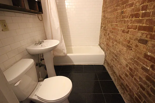 Rented by Nooklyn NYC LLC | media 41