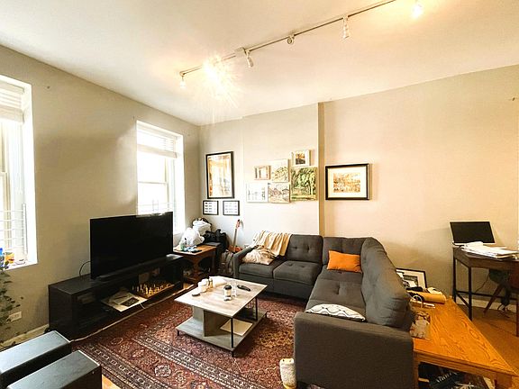 5th image of 744 N Wolcott Ave APT 1F