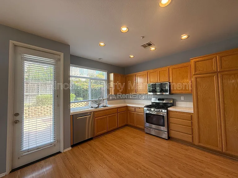 4729 Ellington St — Photo 6