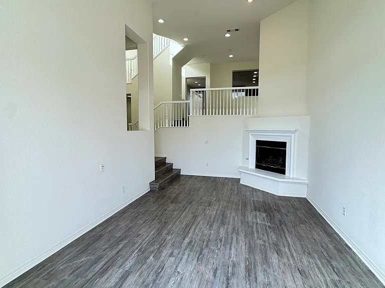 1331 Bayside Cir — Photo 16