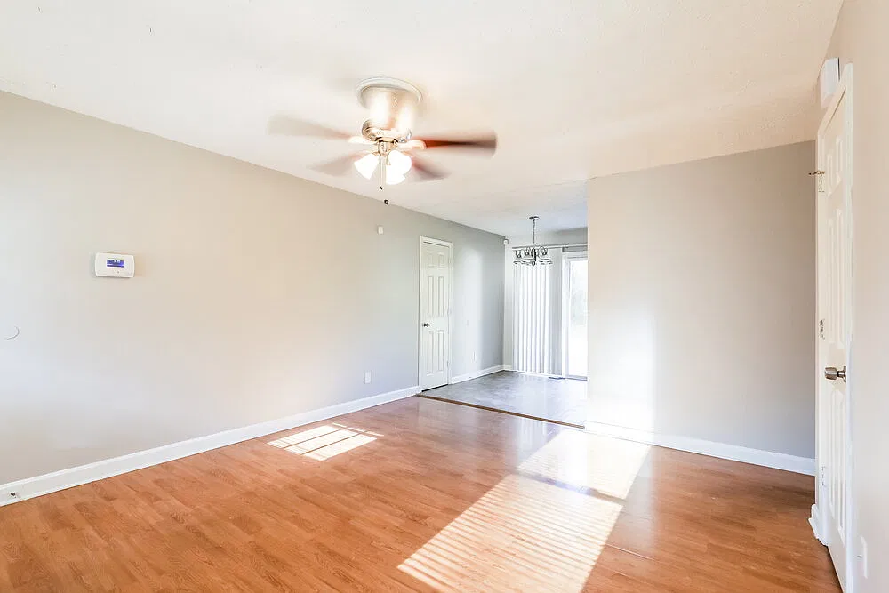 3 bed, 1.0 bath, 925 sqft, $1,505 — Photo 4