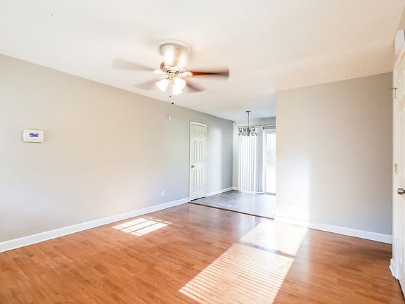 4th image of 6641 Wealthy Ct