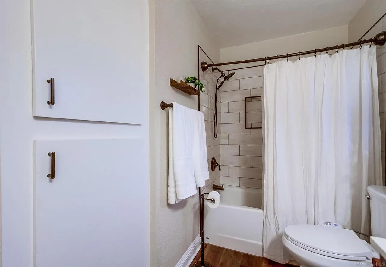 3 bed, 2260 sqft, $4,750 — Photo 4