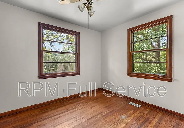 570 Carol Dr — Photo 20