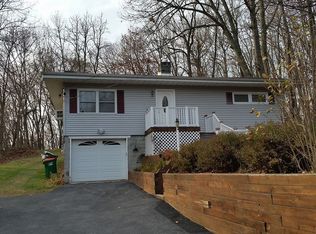 15 Forest Dr, Hyde Park, NY 12538
