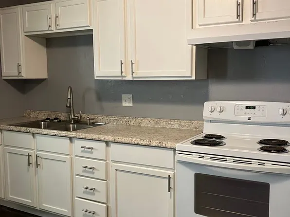 516 E 12th Ave, 516 E 12th Ave APT 22, Emporia, KS 66801