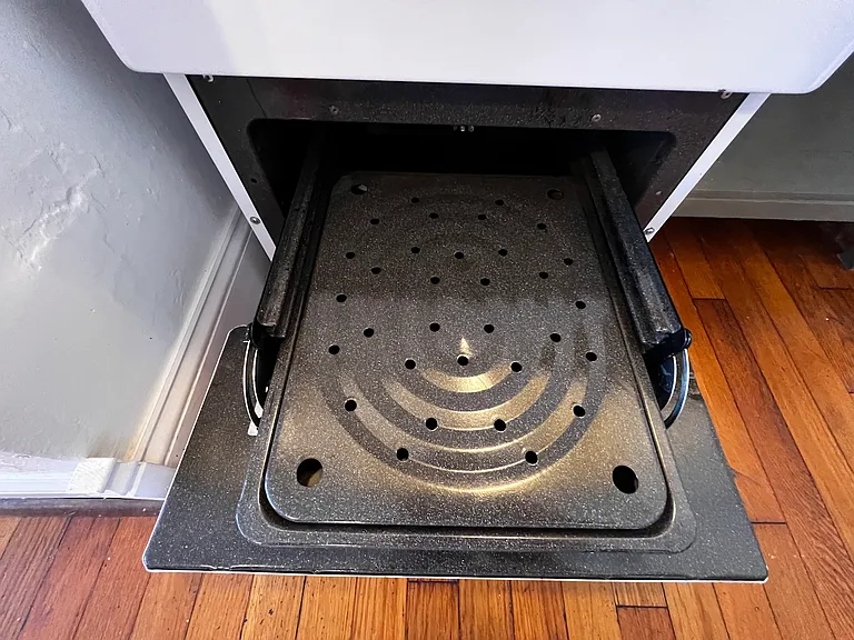 Broiler for warming delicious meals in your new home.
