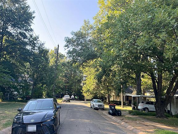 4th image of 641 23rd St SE