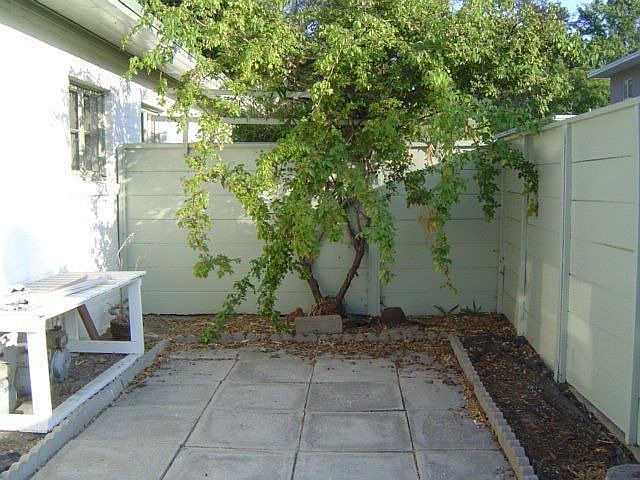 For Lease: 5550 Village Green, Los Angeles, CA 90016