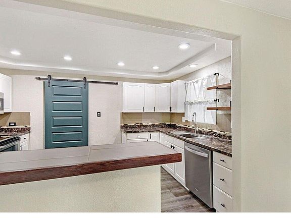 4th image of 1735 W Burlington Pl