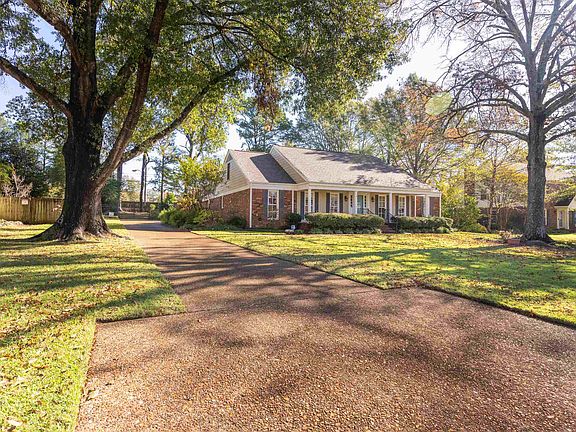 4th image of 3016 Circle Gate Dr