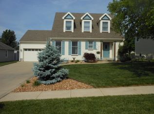 712 Hallbrooke Dr, Warrensburg, MO 64093