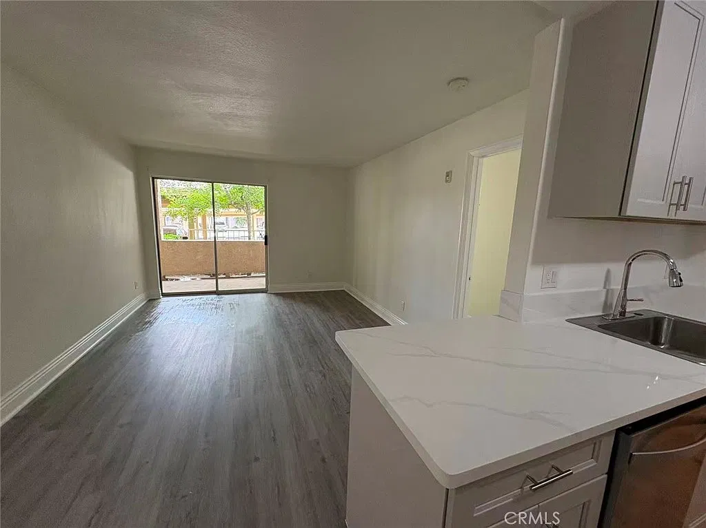 2400 Del Mar Way — Photo 2