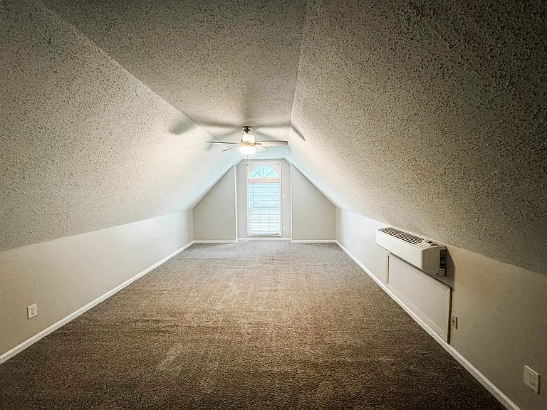 3945 Windyke Dr — Photo 12