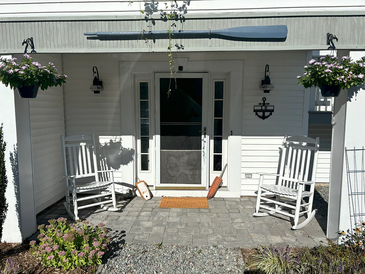 Front Door - 16 Middlefield St