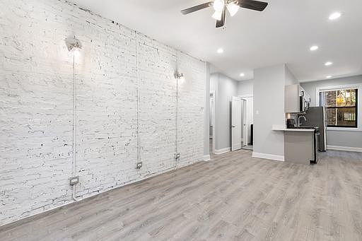 4th image of 7620 N Eastlake Ter APT 2W