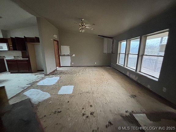 3rd image of 12270 W 835th Rd