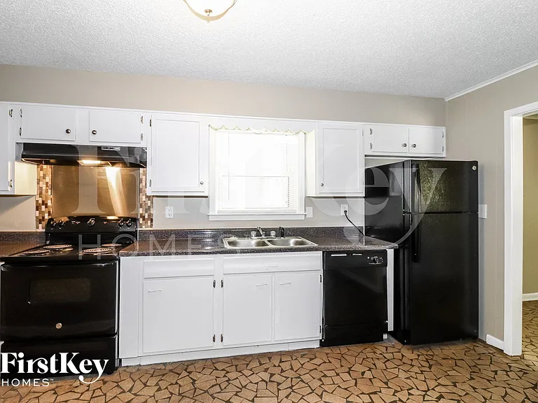 3500 Marietta Blvd — Photo 7
