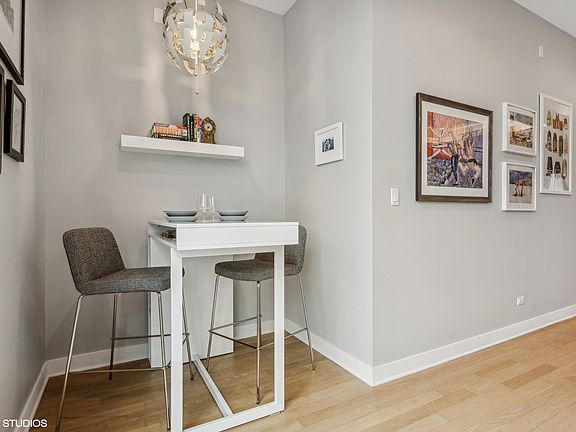 5th image of 2059 N Mozart St #2
