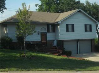 200 SW 25th St, Oak Grove, MO 64075