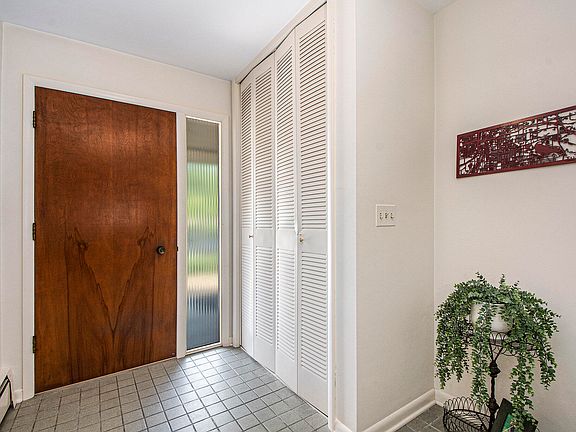 3rd image of 3060 Bonita Dr SE